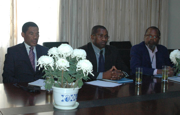 安哥拉罗安达市电力公司向导来凯发k8集团考察