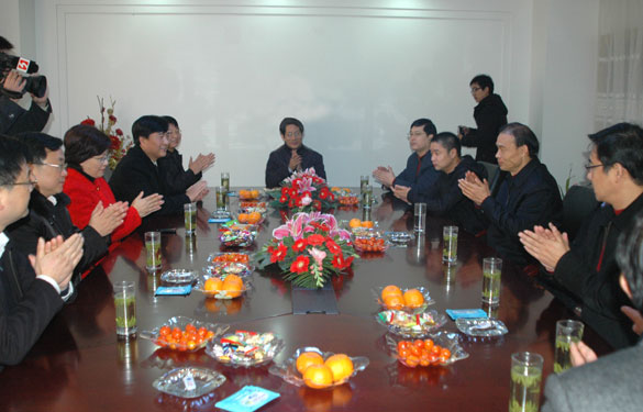 溧阳市委书记韩立明、市长盛建良一行来凯发k8集团走访慰问