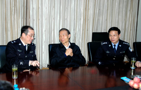 常州市公安局副局长宫文飞一行来凯发k8集团指导事情