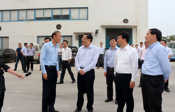 常州市市长费高云一行来凯发k8电缆督查西厂区三期工程建设