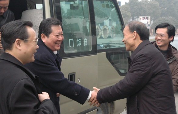 中国浦东干部学院副院长王金定一行来凯发k8旅行考察