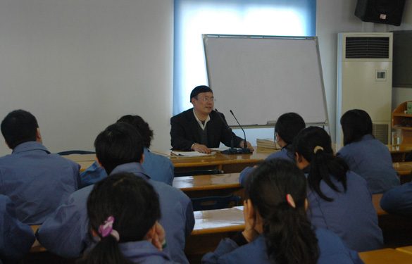 凯发k8集团特邀《常州日报》溧阳站站长李金堂来公司授课