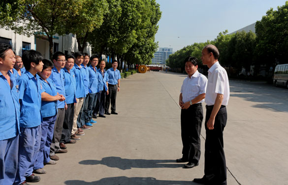 溧阳市市长苏江华等向导慰问凯发k8一线员工