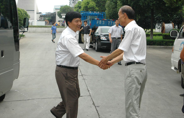 溧阳市市长盛建良一行来凯发k8集团慰问一线员工