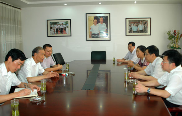 江苏省地税局副局长顾长虹来凯发k8调研