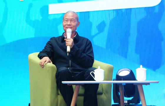 受邀加入“青蓝接力”工程启动仪式，，，，，丁山华寄语青年企业家： 勤劳、专一、实干