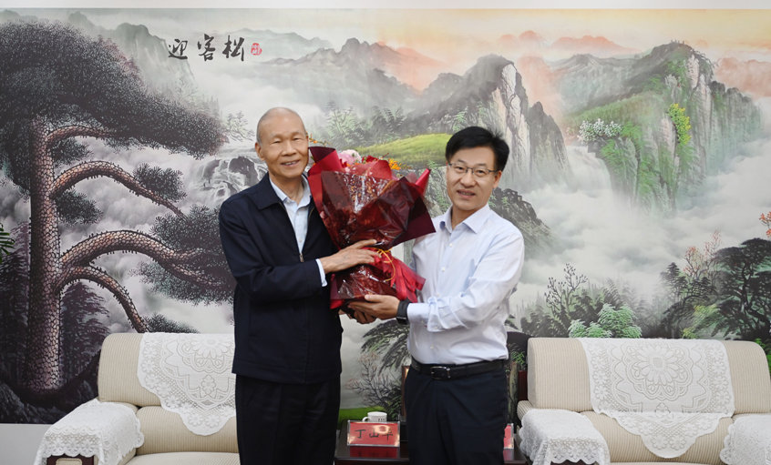 溧阳市委书记叶明华来凯发k8慰问“江苏省优异企业家”丁山华